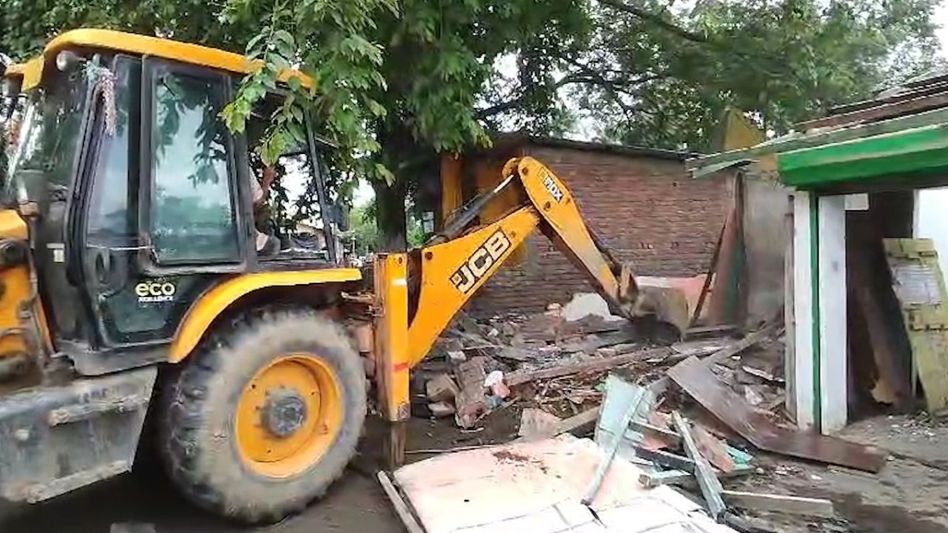 Assam: Traders allege bias in 'Gaurav Path' project amidst eviction drive Assam: Traders allege bias in 'Gaurav Path' project amidst eviction drive