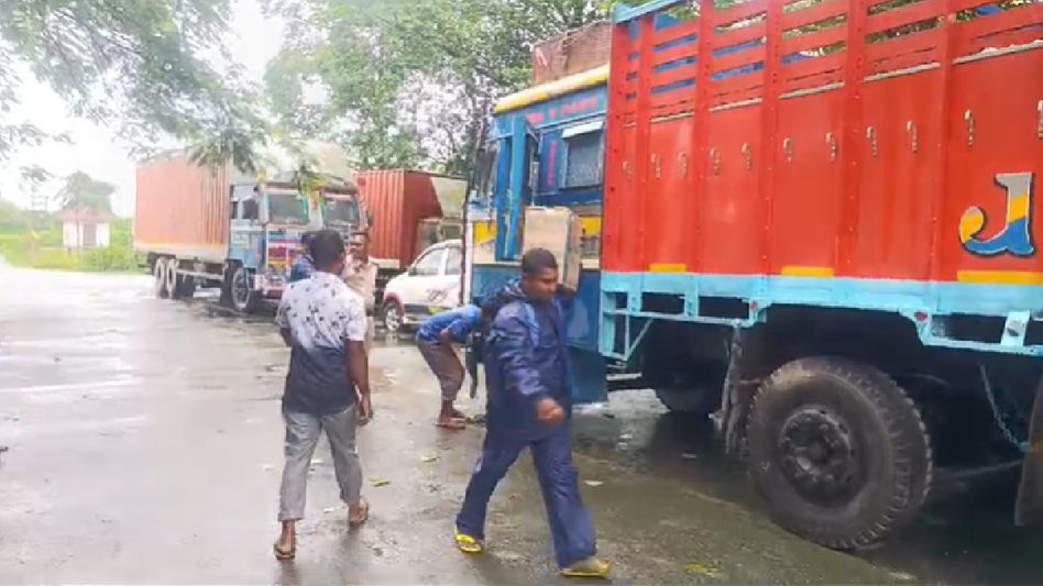 Arunachal liquor seized during police raid at Srirampur, driver arrested Arunachal liquor seized during police raid at Srirampur, driver arrested