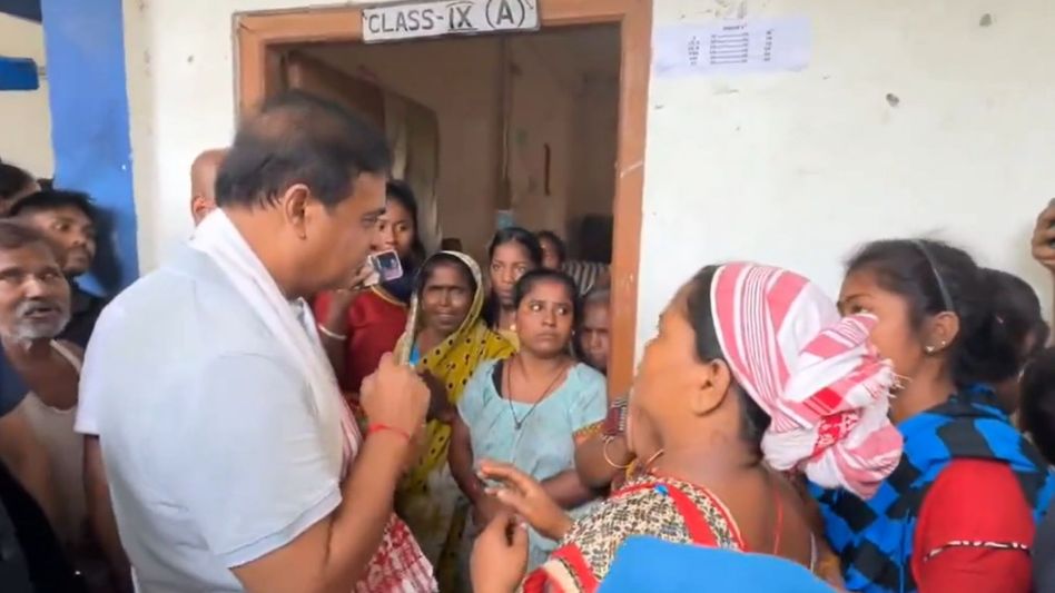 Assam: Himanta Biswa Sarma approves Rs 1.5 lakh for flood victims' clothing needs Assam: Himanta Biswa Sarma approves Rs 1.5 lakh for flood victims' clothing needs