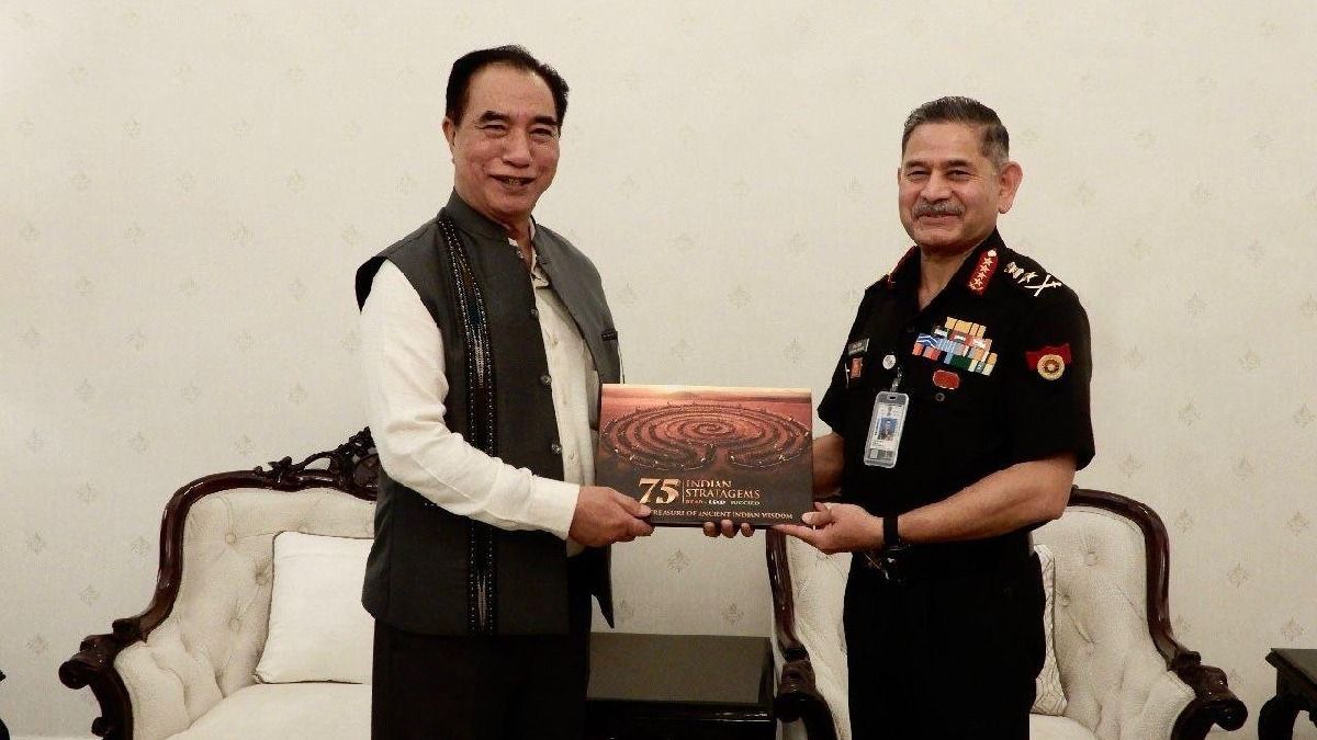 Mizoram CM Lalduhoma meets Indian Army Chief in Delhi, discusses state security Mizoram CM Lalduhoma meets Indian Army Chief in Delhi, discusses state security