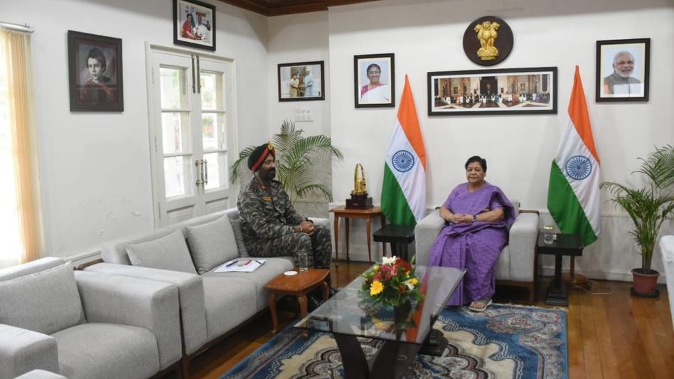 Manipur: Major General Singh briefs Governor on security situation in state Manipur: Major General Singh briefs Governor on security situation in state