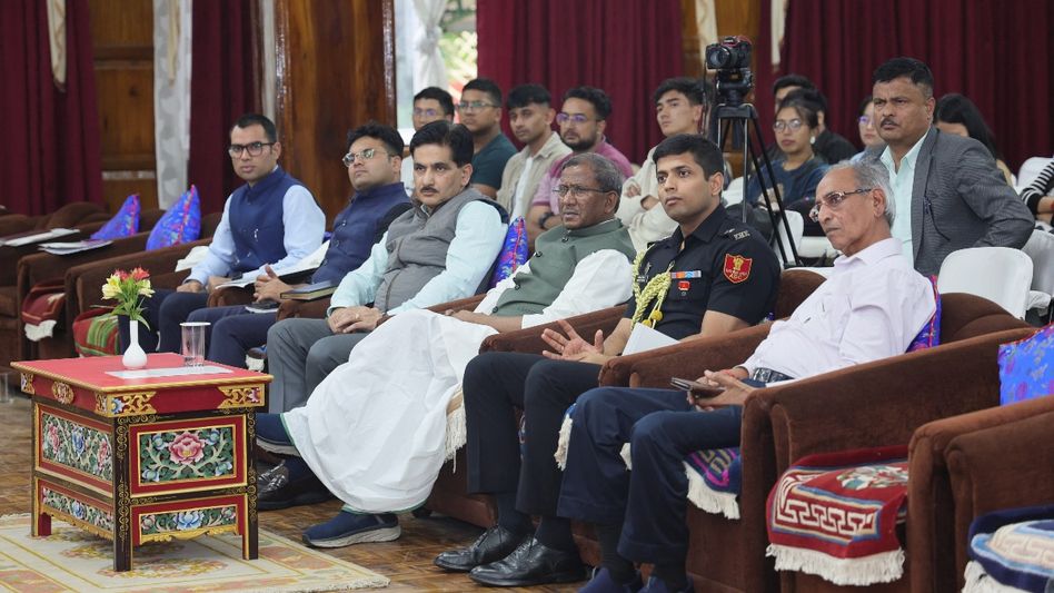 Sikkim Governor hosts session for UPSC 2025 aspirants, shares exam tips Sikkim Governor hosts session for UPSC 2025 aspirants, shares exam tips