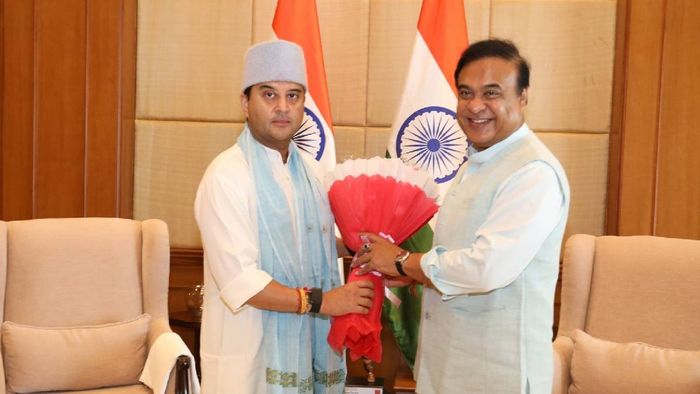Himanta Biswa Sarma meets Doner Minister Jyotiraditya M. Scindia, discusses crucial initiatives for Assam