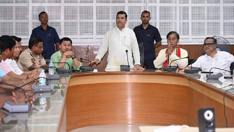 Gandatwisa protest: Tripura BJP delegations hold peace meeting, assure financial aid to victims Gandatwisa protest: Tripura BJP delegations hold peace meeting, assure financial aid to victims