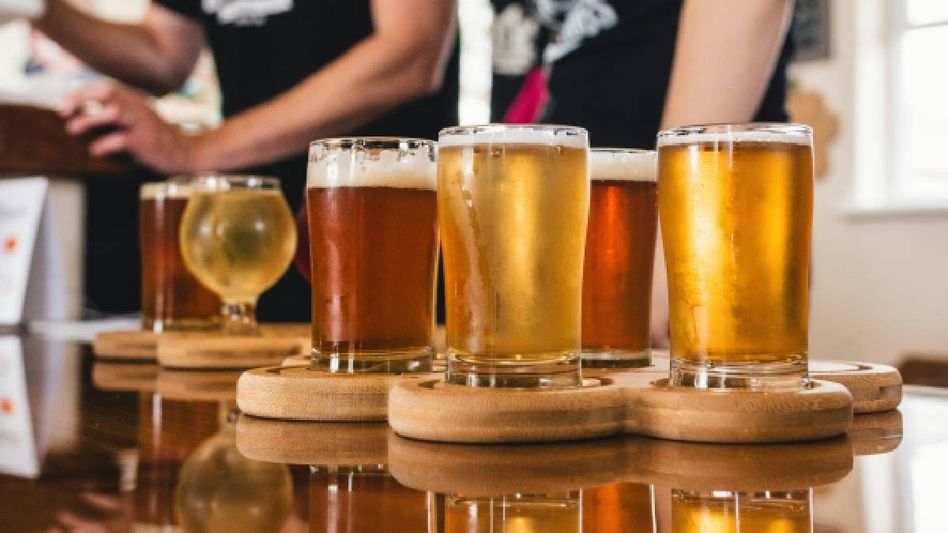 Delivery platforms Swiggy, Zomato likely to begin alcohol delivery in some states: Report Delivery platforms Swiggy, Zomato likely to begin alcohol delivery in some states: Report