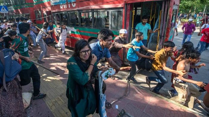 Death toll in Bangladesh job quota protests rises to 6, educational institutes closed (Photo: RifatAhmed/X)