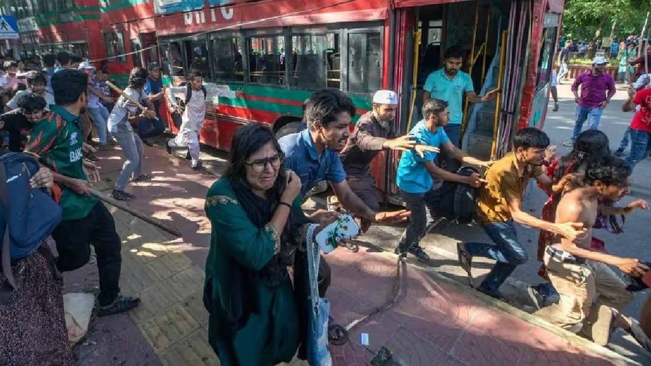 Bangladesh protests: Indian High Commission in Dhaka urges Indian nationals to stay indoors Bangladesh protests: Indian High Commission in Dhaka urges Indian nationals to stay indoors