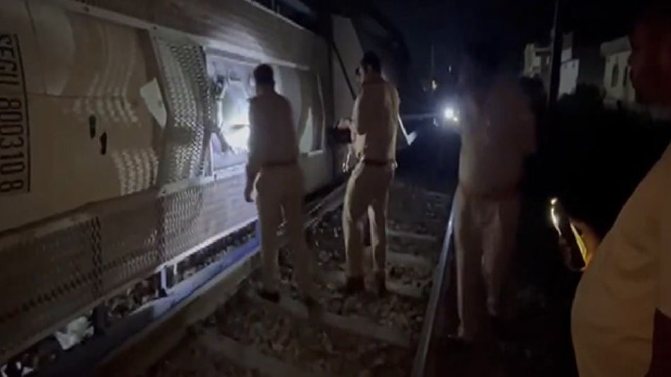 7 coaches of goods train derail in Uttar Pradesh's Amroha, alternative routes open 7 coaches of goods train derail in Uttar Pradesh's Amroha, alternative routes open