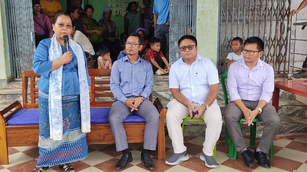 Manipur minister distributes financial aid to relief camp residents in Kangpokpi Manipur minister distributes financial aid to relief camp residents in Kangpokpi