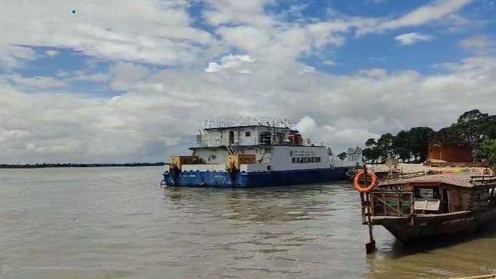 Assam: Ro-Pax vessel collides with 7 cargo boats in Dhubri, injuring two
