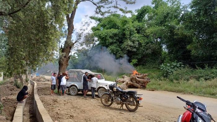 Manipur: Imphal-Yairipok road blockade continues for third day amid protests