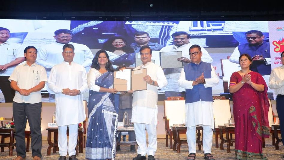 Assam: Himanta Biswa Sarma distributes appointment letters to 465 candidates Assam: Himanta Biswa Sarma distributes appointment letters to 465 candidates