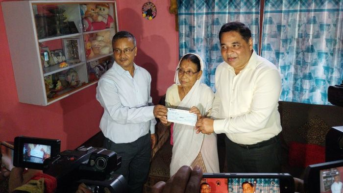 Himanta Biswa Sarma extends financial aid to family battling serious illnesses