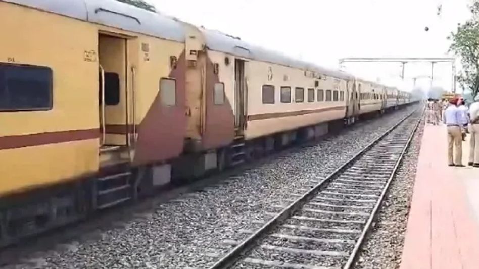 Somnath Express halted in Punjab's Ferozpur following bomb threat call Somnath Express halted in Punjab's Ferozpur following bomb threat call
