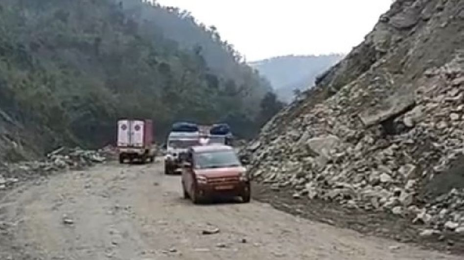Sikkim: NH 10 partially reopened for small vehicles from July 31, advisory issued Sikkim: NH 10 partially reopened for small vehicles from July 31, advisory issued