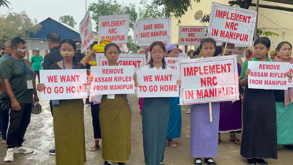 Manipur: Clashes erupt after security forces fire tear gas shells to disperse crowd Manipur: Clashes erupt after security forces fire tear gas shells to disperse crowd