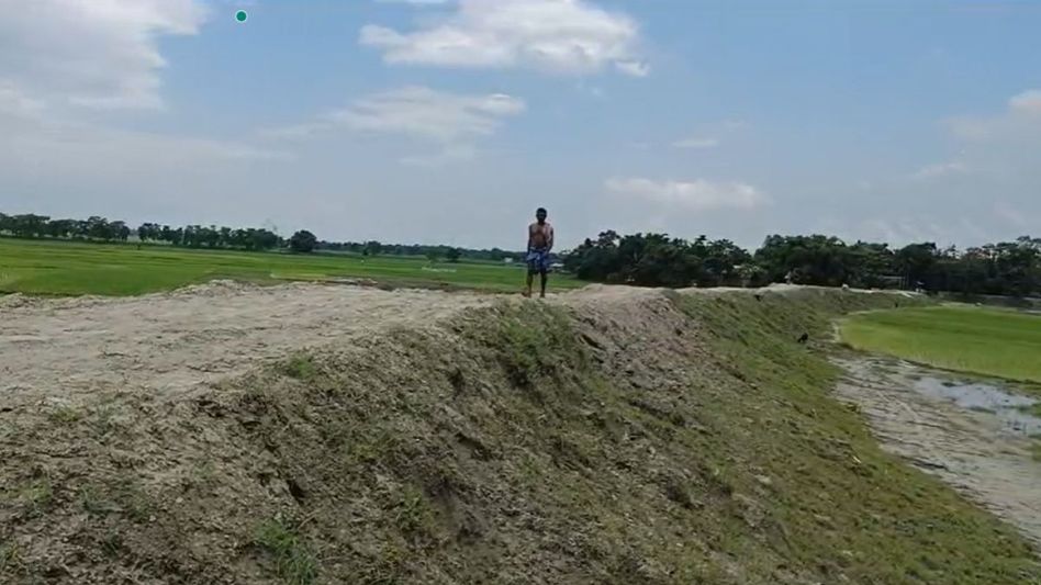 Assam: Swift construction of road-cum-embankment in Dhubri saves cropland and habitats from floods Assam: Swift construction of road-cum-embankment in Dhubri saves cropland and habitats from floods
