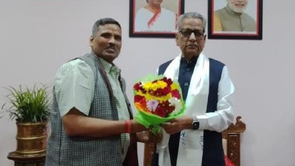 Sikkim Professional University registrar welcomes newly appointed governor Om Prakash Mathur, presents memento Sikkim Professional University registrar welcomes newly appointed governor Om Prakash Mathur, presents memento