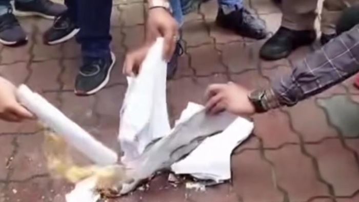 Meghalaya: KSU stages sit-in at MPSC HQ, burn commission’s reply over recruitment issues