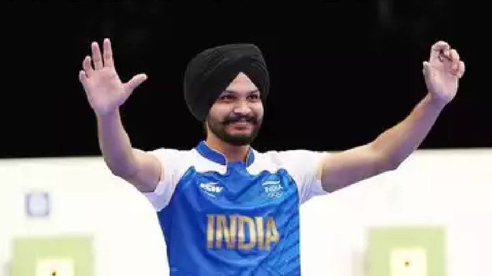 Sarabjot Singh relishes Indian delicacies at India House after Olympic Bronze win