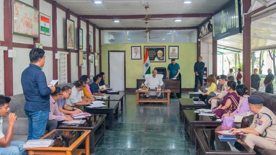 Manipur CM N Biren Singh holds meeting with Internally Displaced Persons from Moreh Manipur CM N Biren Singh holds meeting with Internally Displaced Persons from Moreh