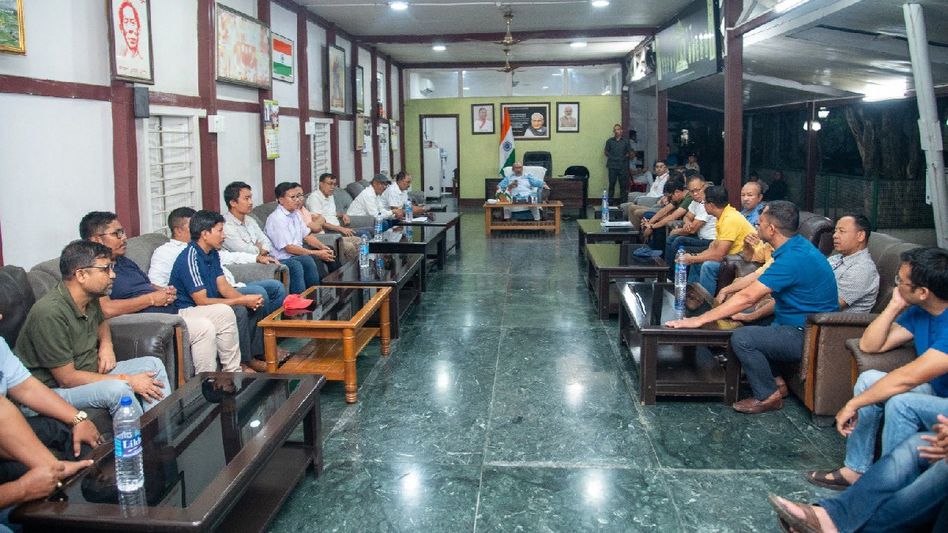 Manipur CM meets stakeholders to discuss movement of petroleum products along NH37 Manipur CM meets stakeholders to discuss movement of petroleum products along NH37
