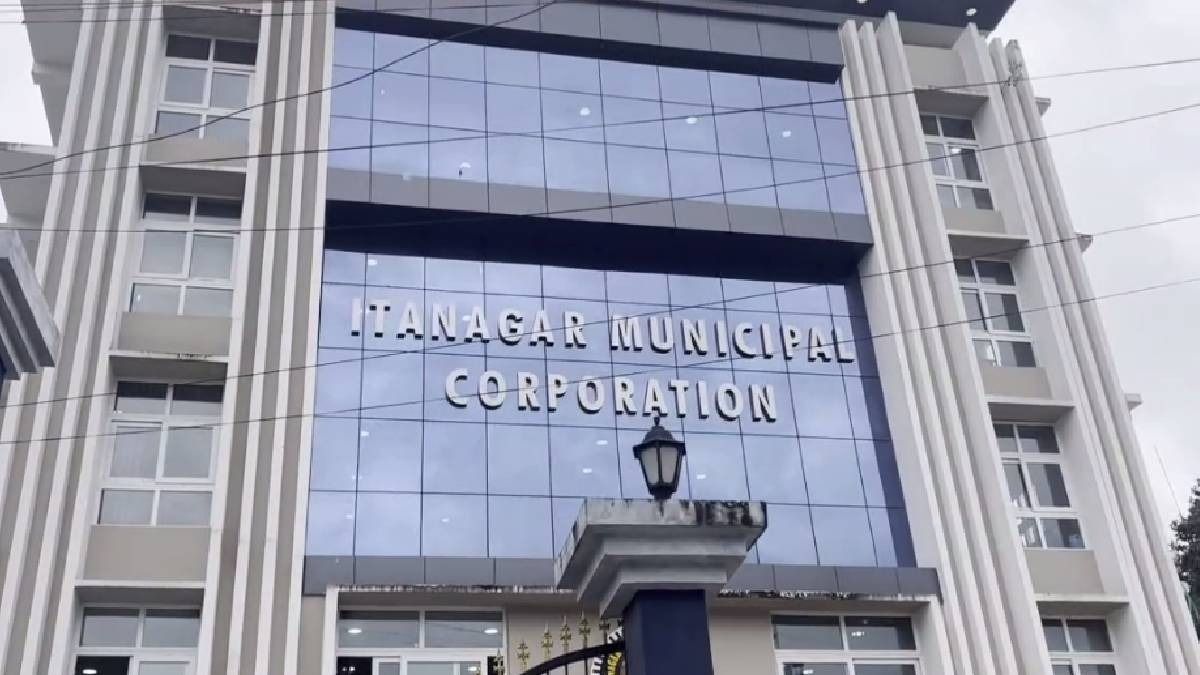 Arunachal: Municipal Corporation staff caught overcharging for forms; Rs 100 charged for Rs 20 application Arunachal: Municipal Corporation staff caught overcharging for forms; Rs 100 charged for Rs 20 application