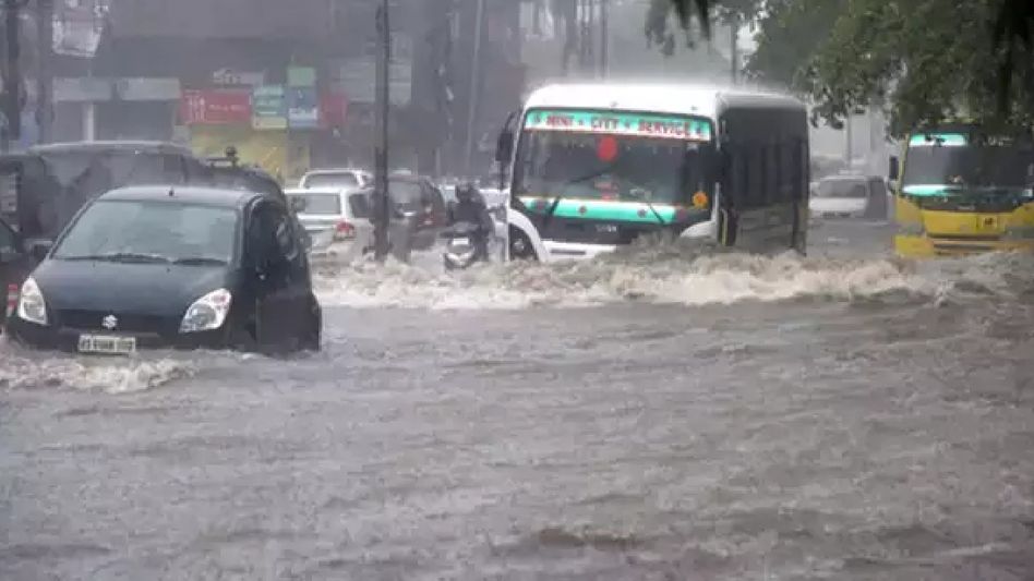 Assam: Flash floods prompt closure of educational institutions in Guwahati today Assam: Flash floods prompt closure of educational institutions in Guwahati today