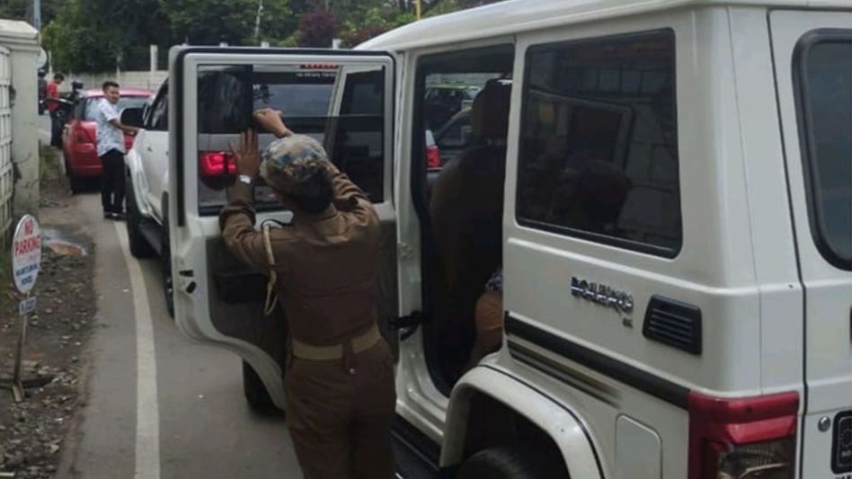 Meghalaya: Shillong traffic police start fresh crackdown against black films, 400 vehicles penalised Meghalaya: Shillong traffic police start fresh crackdown against black films, 400 vehicles penalised