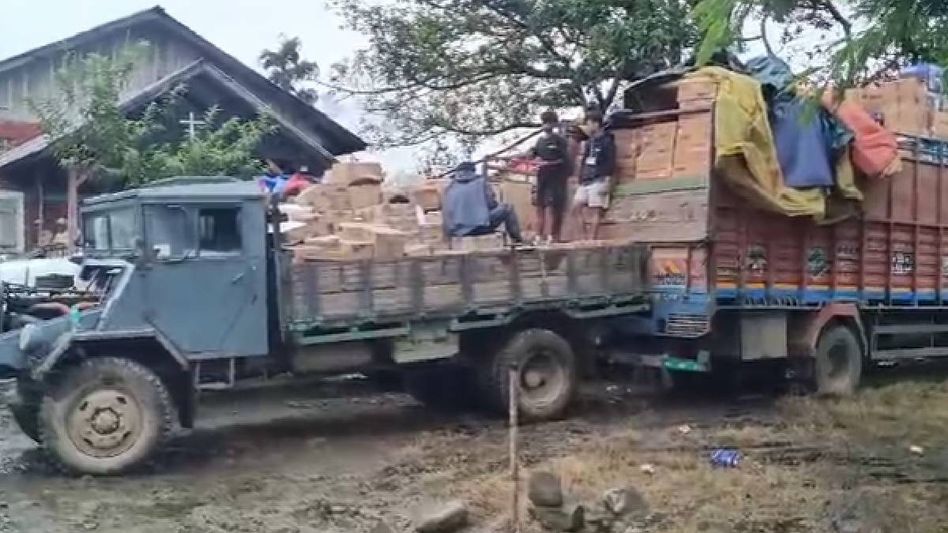 Manipur: Pharmaceutical supplies seized as chemists' association launches blockade along NH-2 Manipur: Pharmaceutical supplies seized as chemists' association launches blockade along NH-2