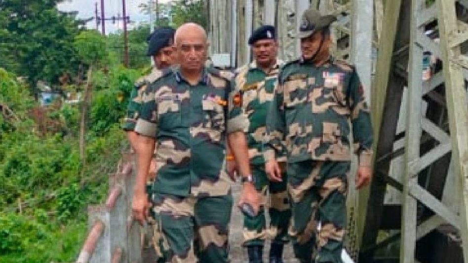 BSF IG orders enhanced security in Tripura’s riverine gaps amidst border tensions BSF IG orders enhanced security in Tripura’s riverine gaps amidst border tensions