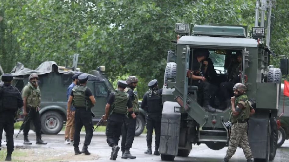2 soldiers, 1 civilian killed in encounter between security forces and terrorists in J&K 2 soldiers, 1 civilian killed in encounter between security forces and terrorists in J&K
