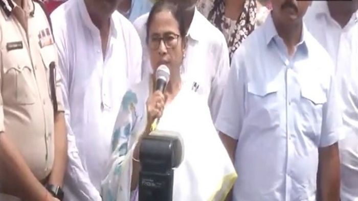 Mamata Banerjee sets deadline for solving doctor's murder case, threatens CBI handover