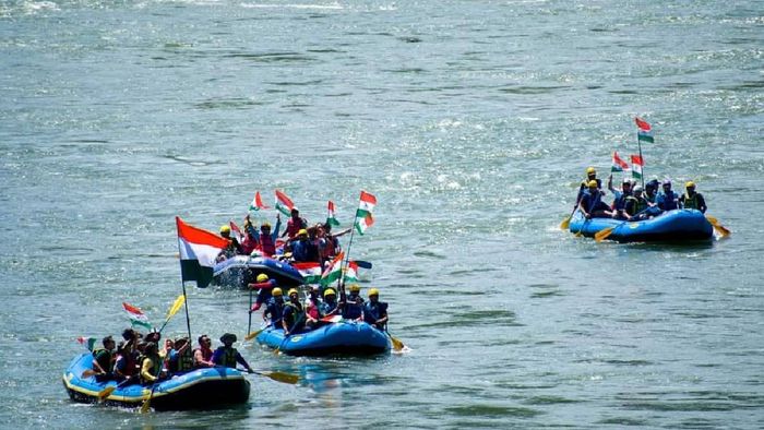 Arunachal: Tiranga Yatra flows uniquely through Yomgo River in Aalo as part of 'Har Ghar Tiranga' abhiyan