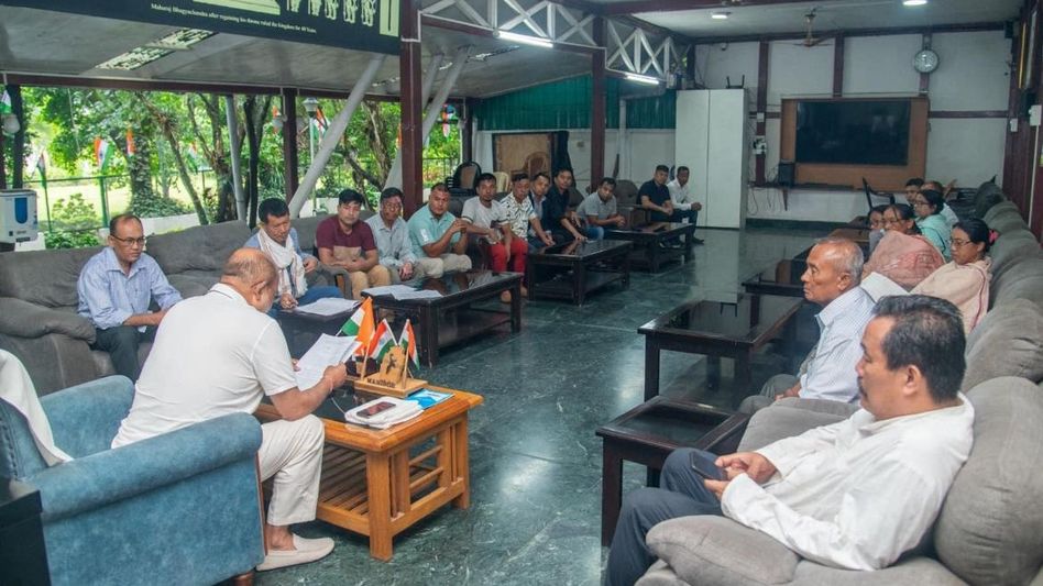 Manipur CM meets IDPs, opens grievance cell for health and education issues Manipur CM meets IDPs, opens grievance cell for health and education issues