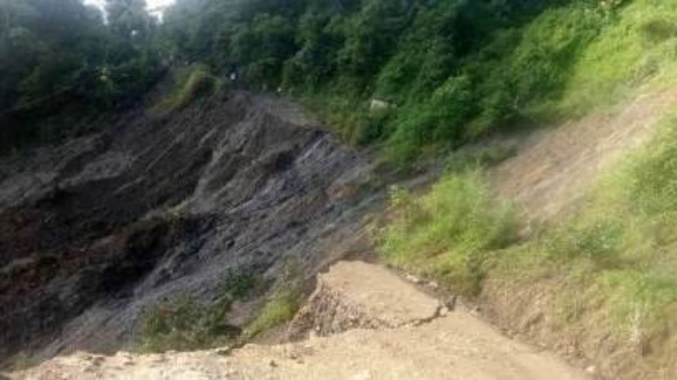Nagaland: Kohima disaster management tackles NH 29 landslide, ensures traffic flow Nagaland: Kohima disaster management tackles NH 29 landslide, ensures traffic flow