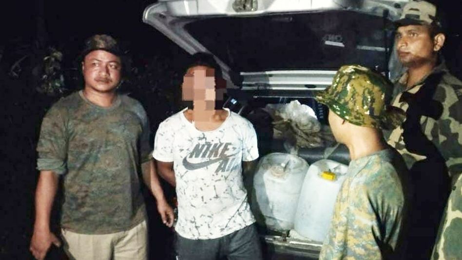 Meghalaya police, BSF thwart liquor smuggling attempt along Indo-Bangladesh border, one apprehended Meghalaya police, BSF thwart liquor smuggling attempt along Indo-Bangladesh border, one apprehended