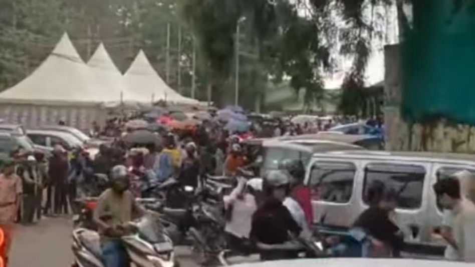 Meghalaya: Chaos erupts as football fans queue for Durand Cup semifinal tickets Meghalaya: Chaos erupts as football fans queue for Durand Cup semifinal tickets