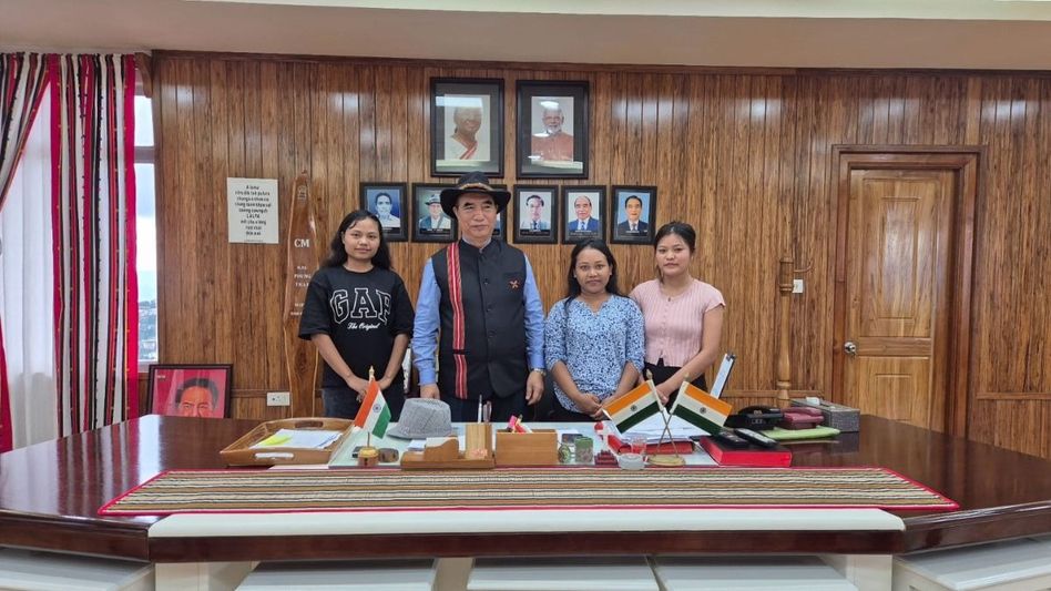 Three Mizo women rescued from Syria, thank CM Lalduhoma for safe return Three Mizo women rescued from Syria, thank CM Lalduhoma for safe return