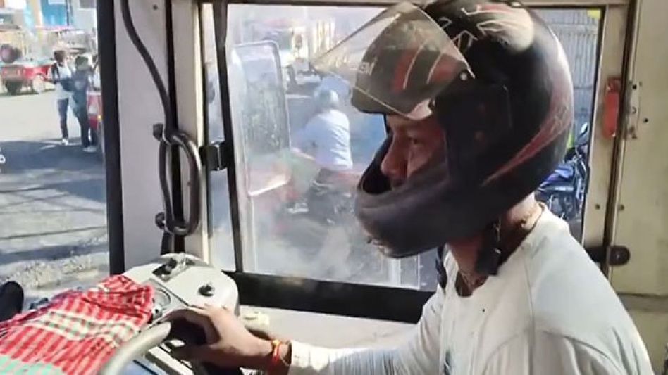 Bengal Bandh: Security heightened, bus drivers forced to wear helmets amidst escalating protests Bengal Bandh: Security heightened, bus drivers forced to wear helmets amidst escalating protests