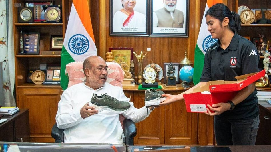 Manipur CM N Biren Singh lauds Indian footballer Elangbam Panthoi Chanu's achievements Manipur CM N Biren Singh lauds Indian footballer Elangbam Panthoi Chanu's achievements