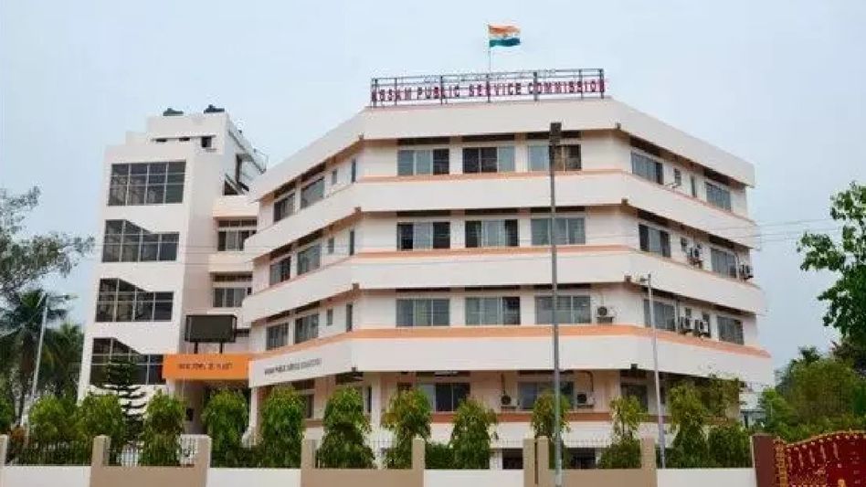 Gauhati High Court suspends convictions in APSC ADO cash-for-jobs scam, grants bail to 26 accused Gauhati High Court suspends convictions in APSC ADO cash-for-jobs scam, grants bail to 26 accused