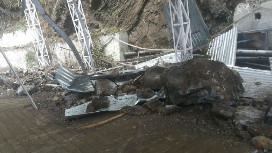 Landslide strikes Vaishno Devi yatra route, 1 dead, 2 injured Landslide strikes Vaishno Devi yatra route, 1 dead, 2 injured