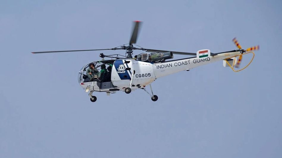 Helicopter emergency landing: Two Indian Coast Guard pilots missing in Arabian Sea Helicopter emergency landing: Two Indian Coast Guard pilots missing in Arabian Sea