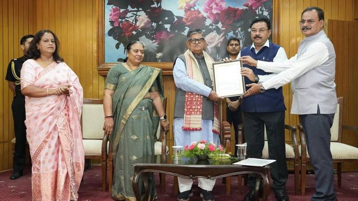 Assam Cabinet honors former Governor Gulab Chand Kataria for his service
