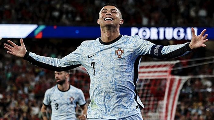 Cristiano Ronaldo becomes first men's player to reach 900 career goals