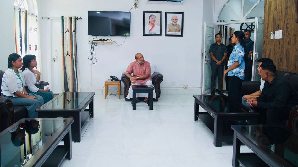 Manipur CM N Biren Singh engages in dialogue with students, pledges to address concerns amid state unrest Manipur CM N Biren Singh engages in dialogue with students, pledges to address concerns amid state unrest