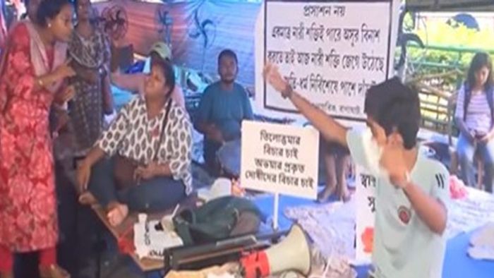 Mamata Banerjee meets junior doctors amid RG Kar Hospital protests