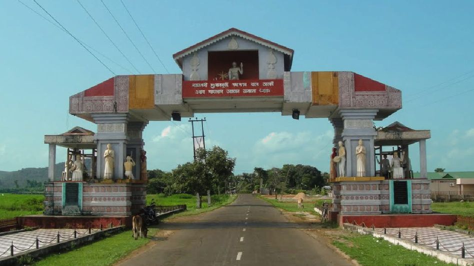 Assam's 'Vastra Nagri' Sualkuchi recognised as best tourism village in craft category by Tourism Ministry Assam's 'Vastra Nagri' Sualkuchi recognised as best tourism village in craft category by Tourism Ministry