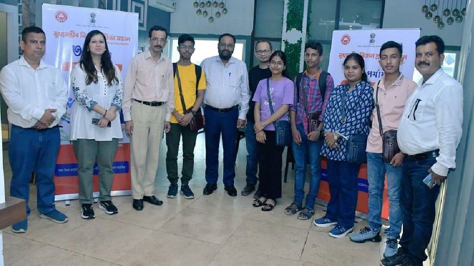 Assam girl to visit UK under educational programme, viral post highlights father's sacrifice Assam girl to visit UK under educational programme, viral post highlights father's sacrifice